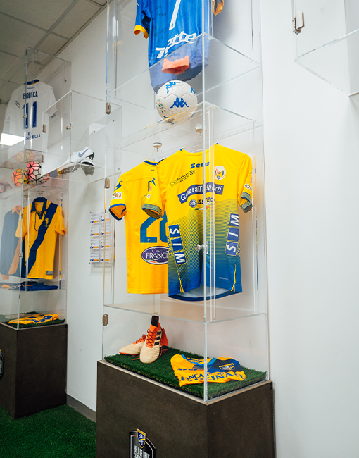 Sala trofei del Frosinone presso lo stadio Benito Stirpe